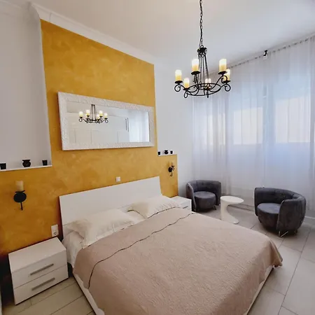 Lux Near Bridge 公寓 *