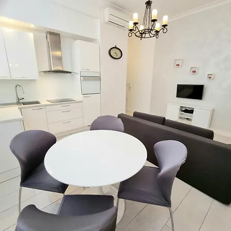 Lux Near Bridge 扎达尔