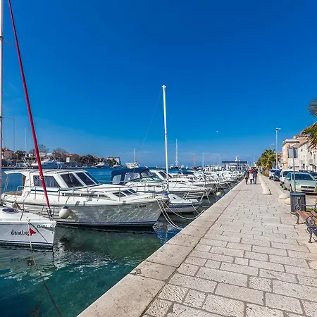 Lux Near Bridge 公寓 *