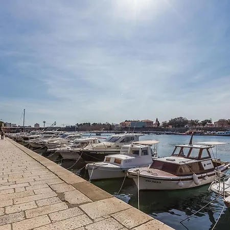 Lux Near Bridge 公寓 *